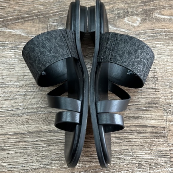 MICHEAL KORS FLAT SANDAL (NWOT) - Picture 6 of 7